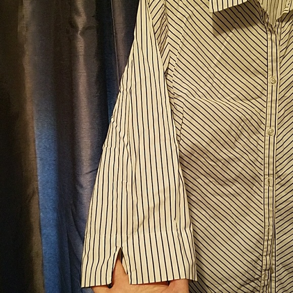 Button down blouse - Picture 3 of 4
